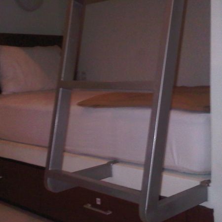 Mirah Hostel Легиан Экстерьер фото