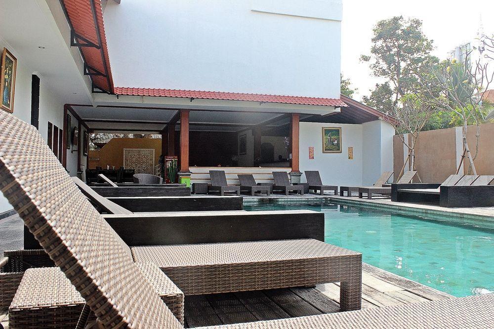 Mirah Hostel Легиан Экстерьер фото