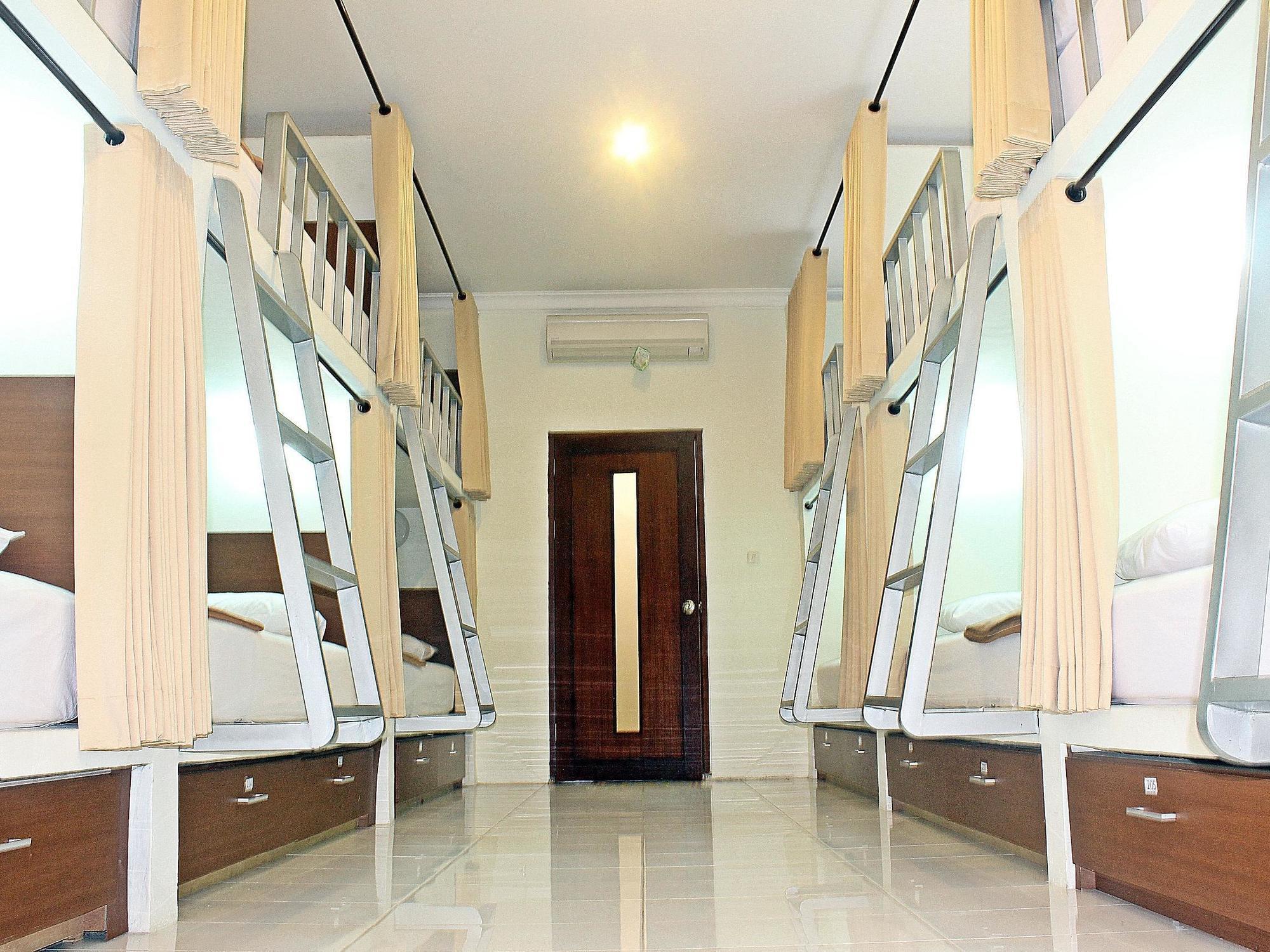 Mirah Hostel Легиан Экстерьер фото