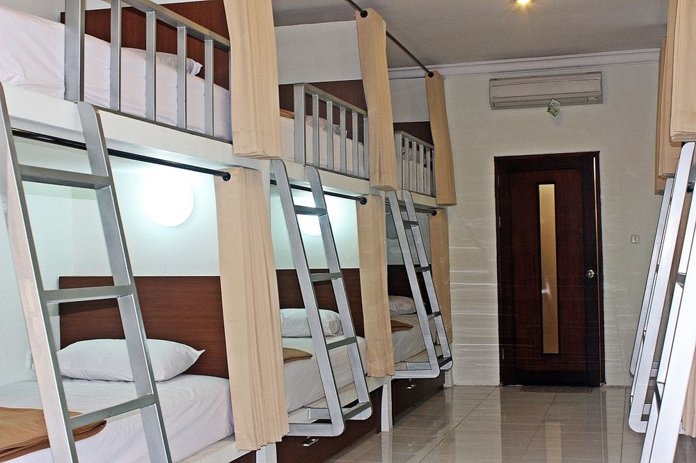 Mirah Hostel Легиан Экстерьер фото