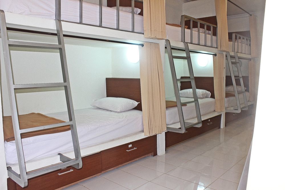 Mirah Hostel Легиан Экстерьер фото