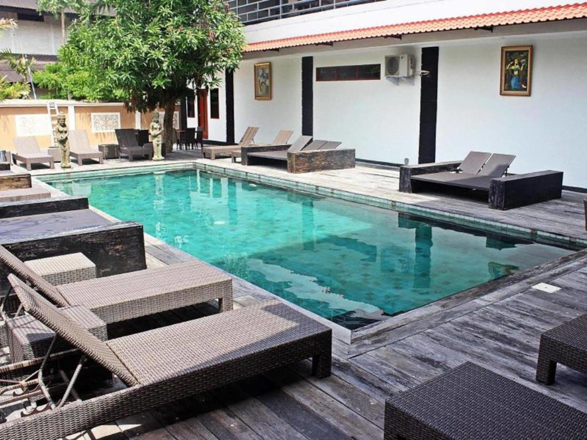 Mirah Hostel Легиан Экстерьер фото