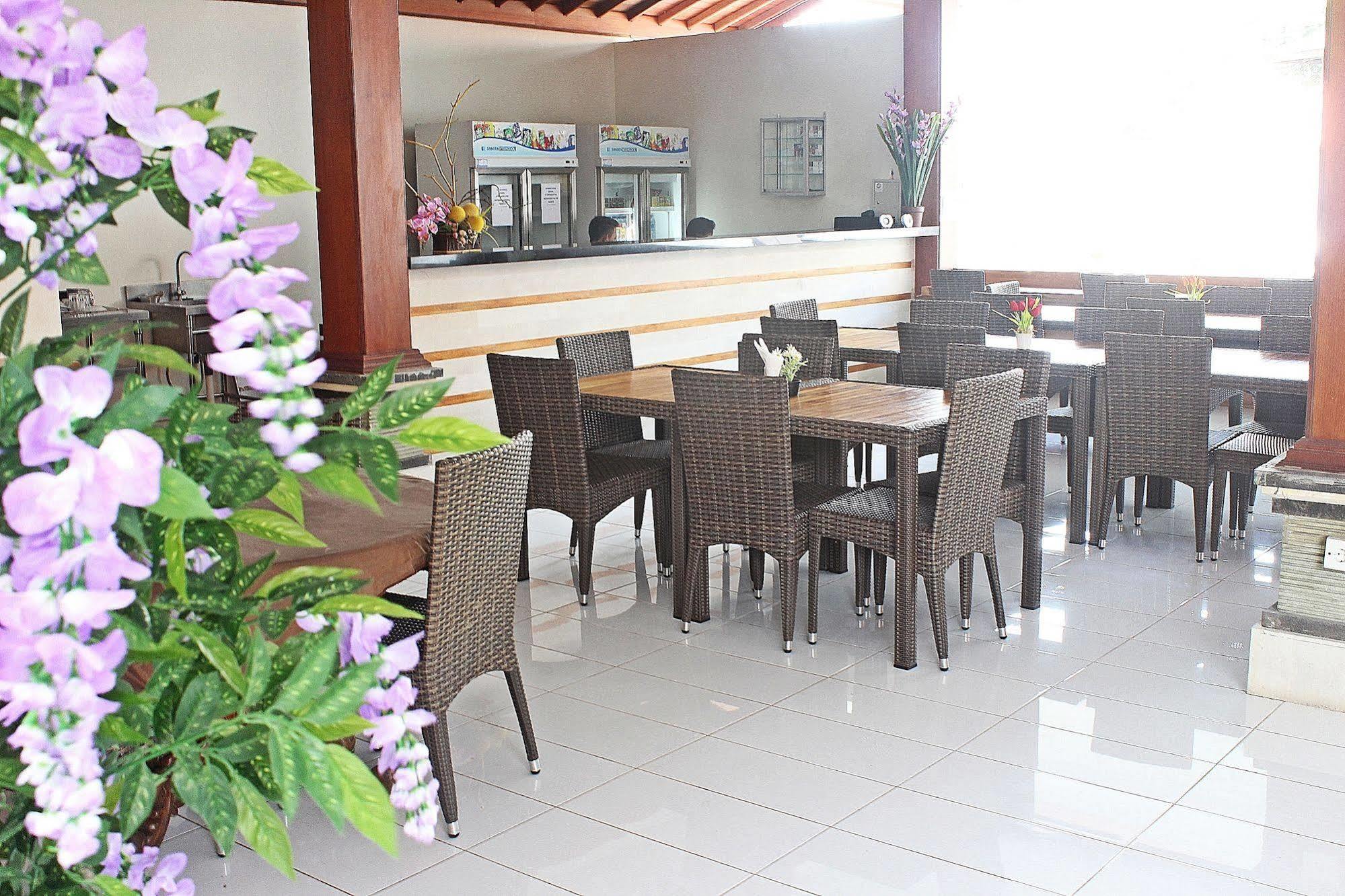Mirah Hostel Легиан Экстерьер фото