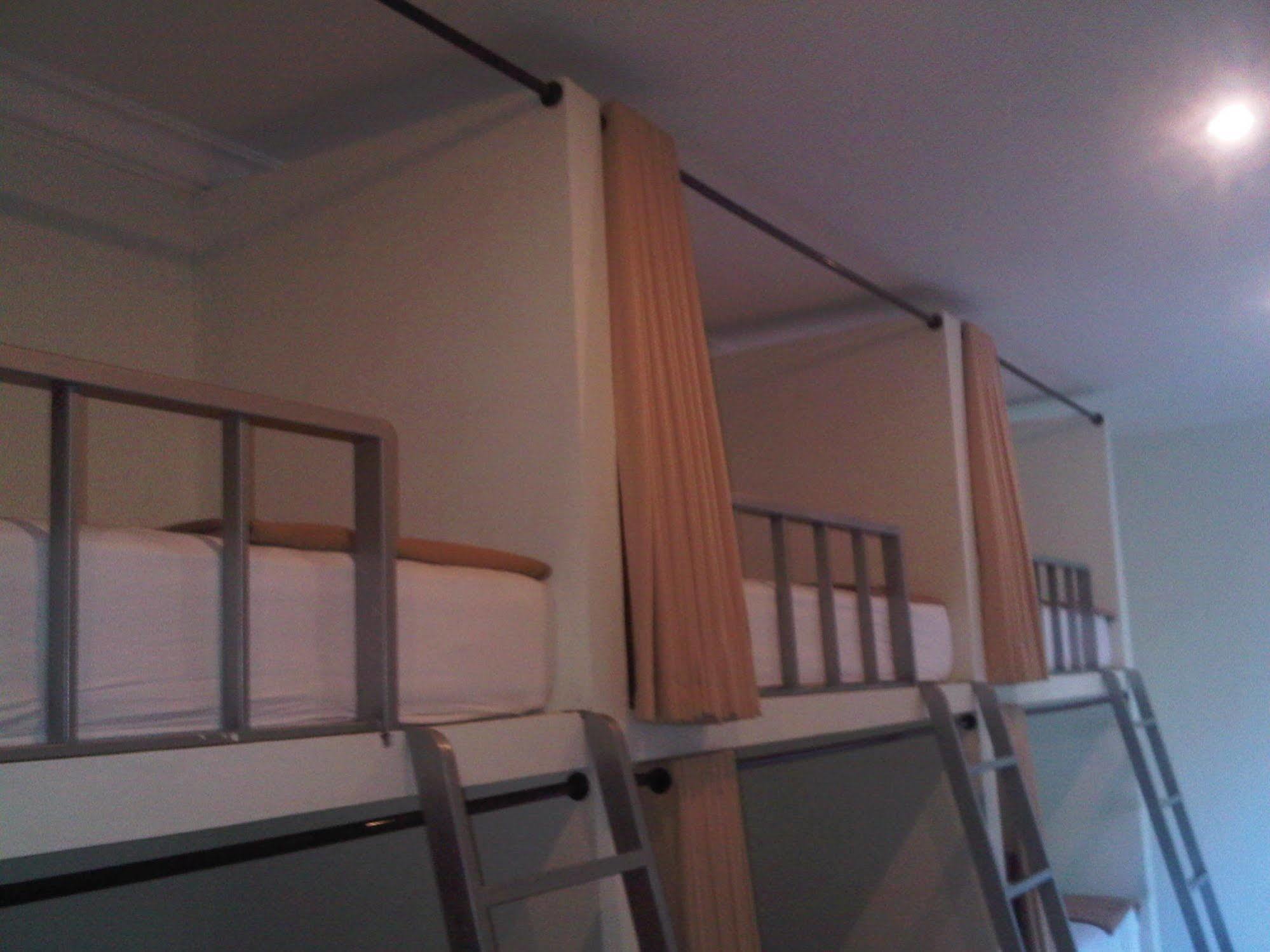Mirah Hostel Легиан Экстерьер фото