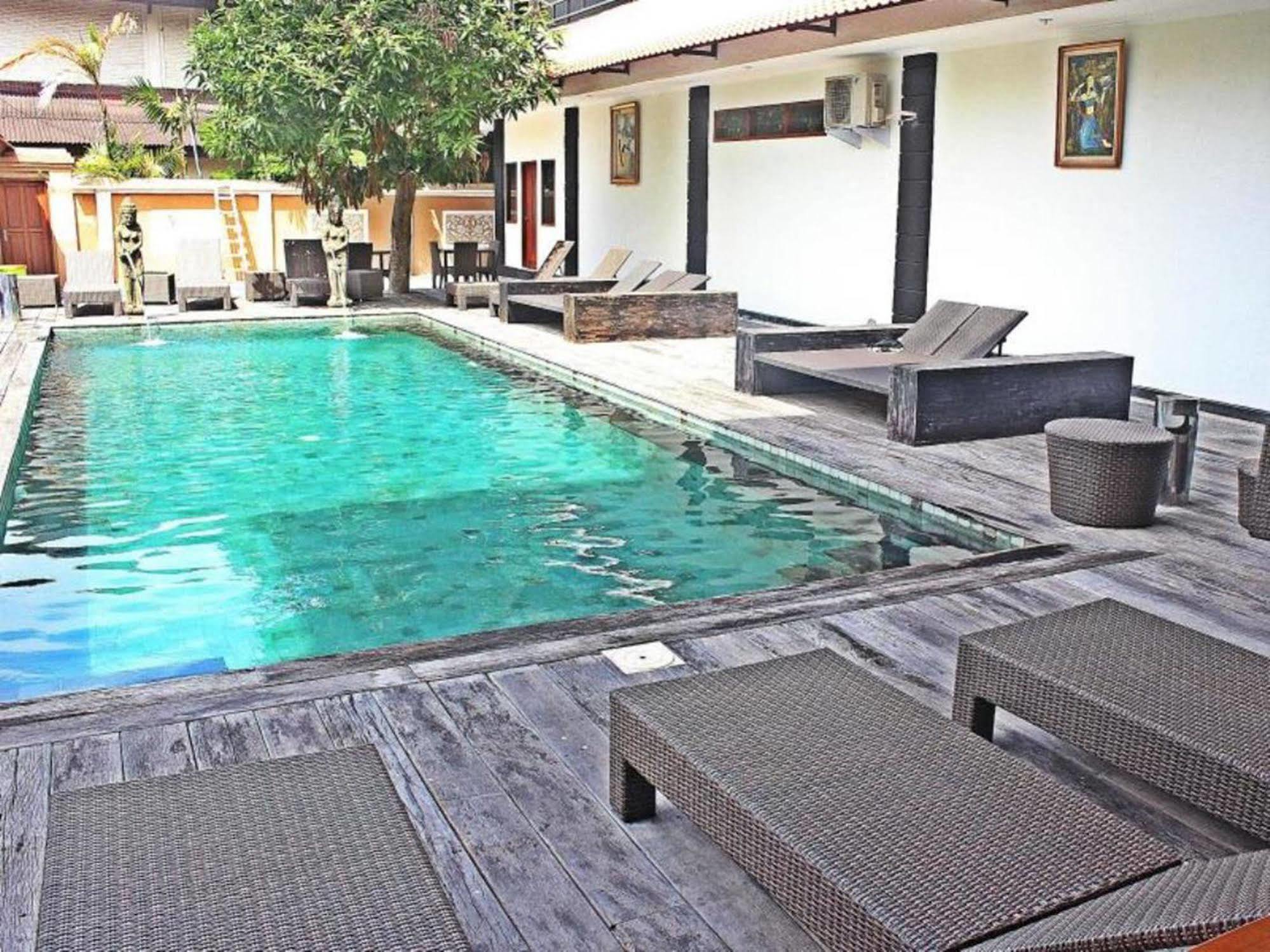Mirah Hostel Легиан Экстерьер фото