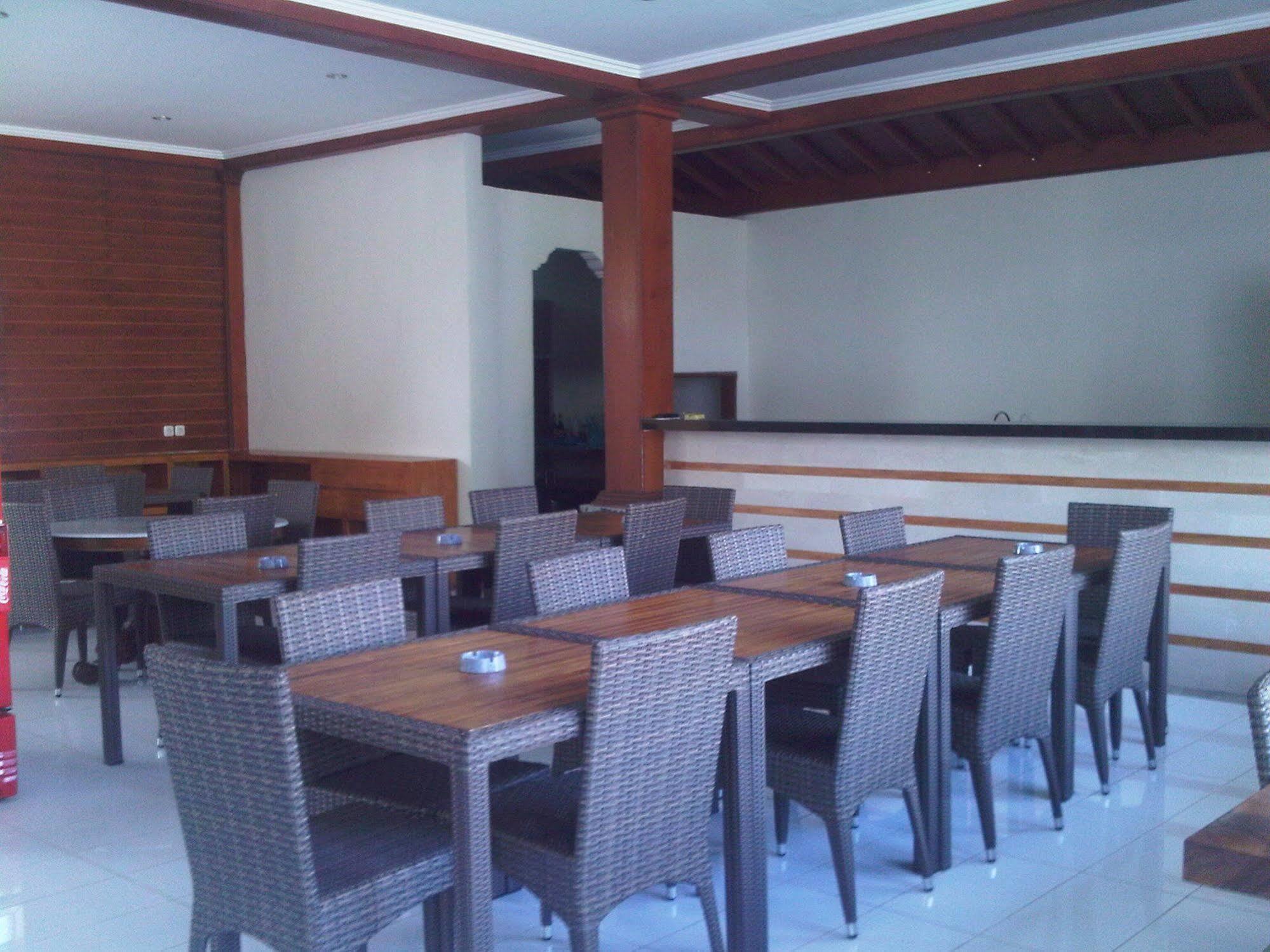 Mirah Hostel Легиан Экстерьер фото