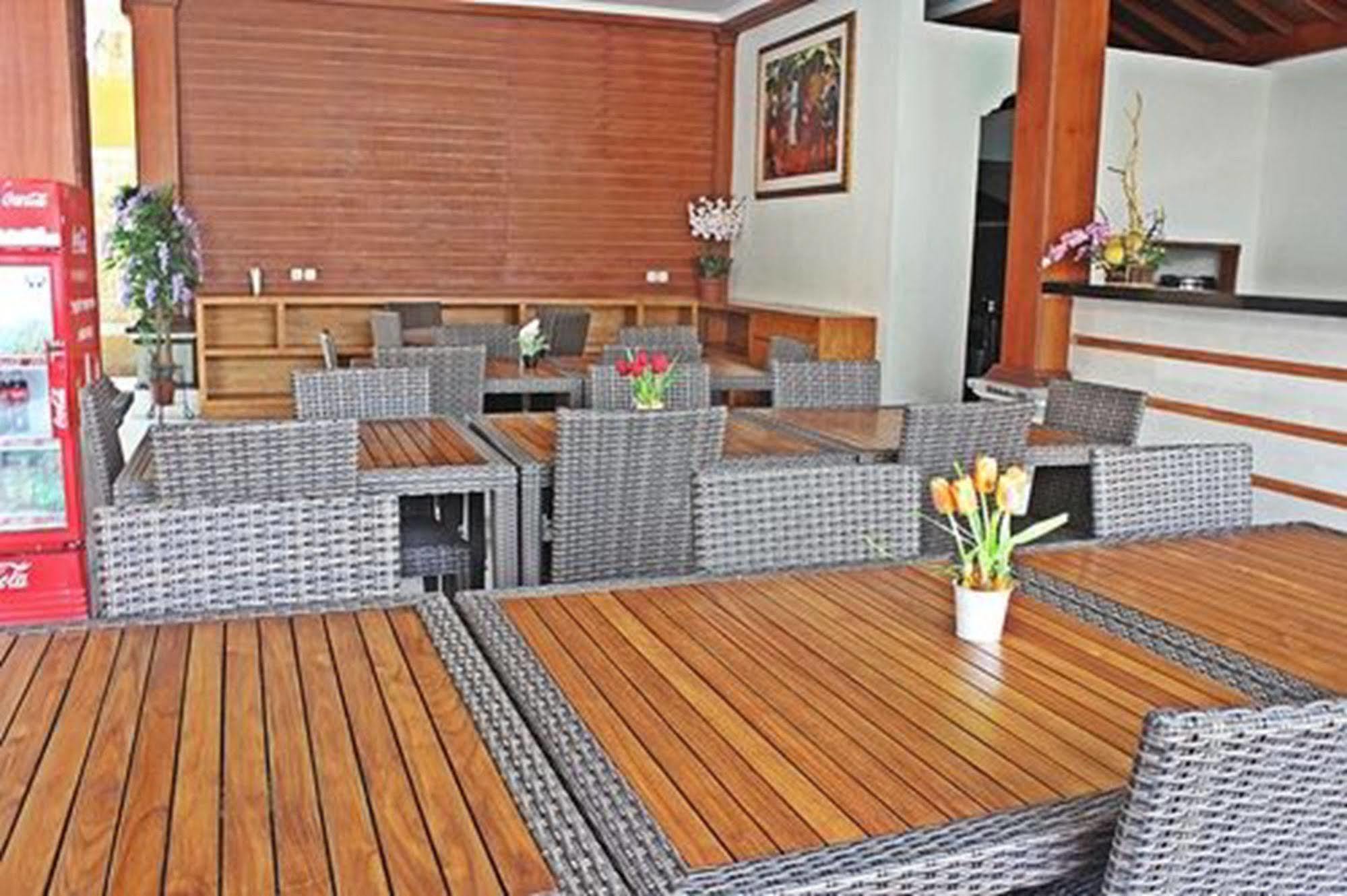 Mirah Hostel Легиан Экстерьер фото