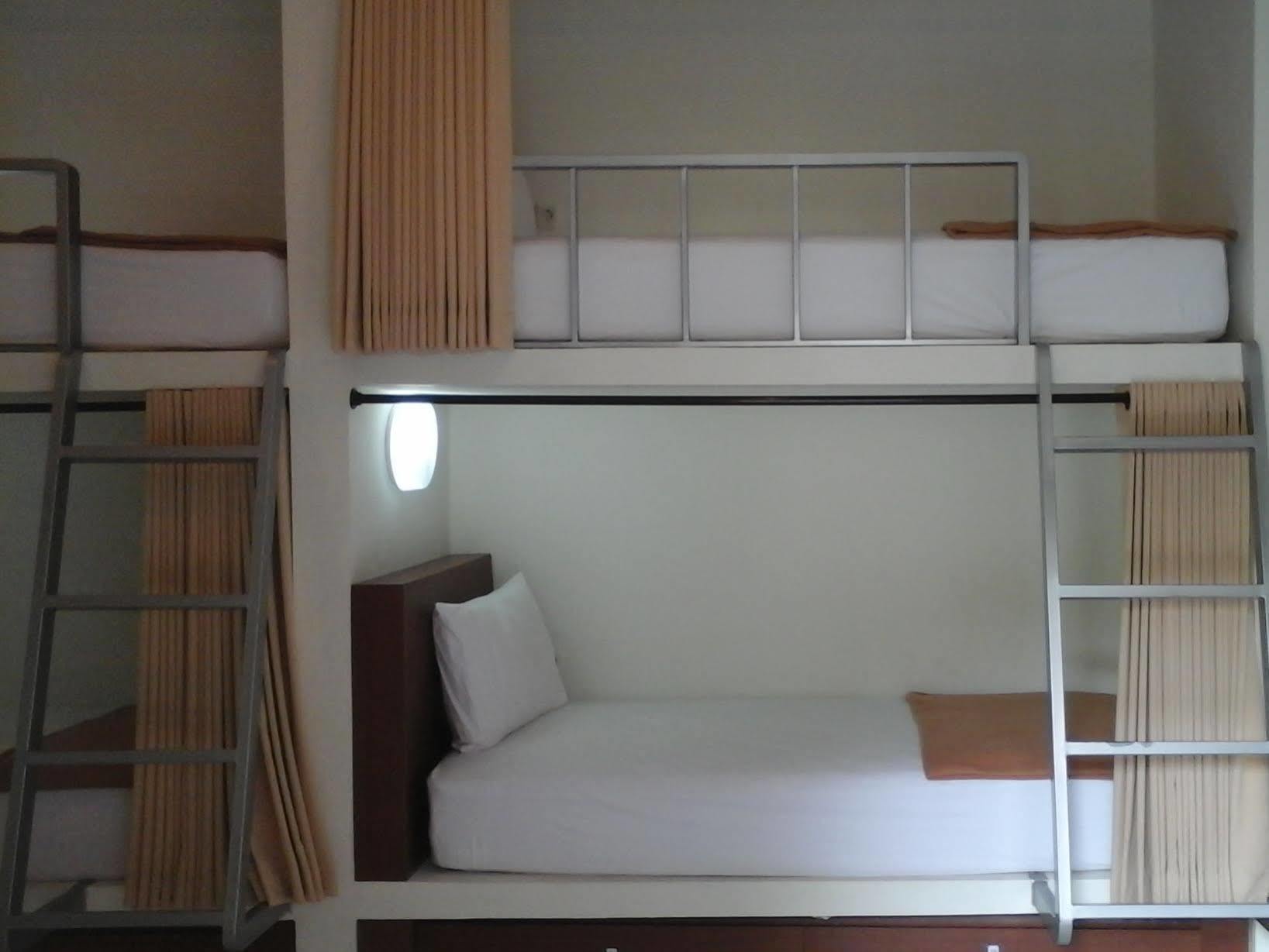 Mirah Hostel Легиан Экстерьер фото